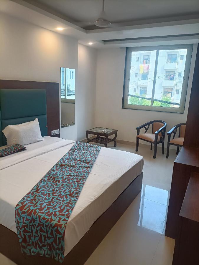 Hotel Tark Inn Near Igi Airport Нью-Дели Экстерьер фото