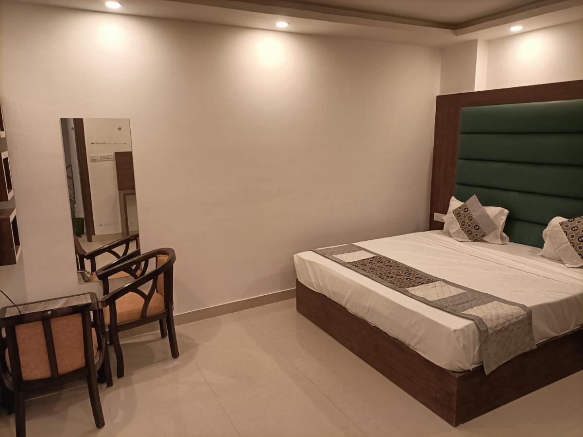 Hotel Tark Inn Near Igi Airport Нью-Дели Экстерьер фото