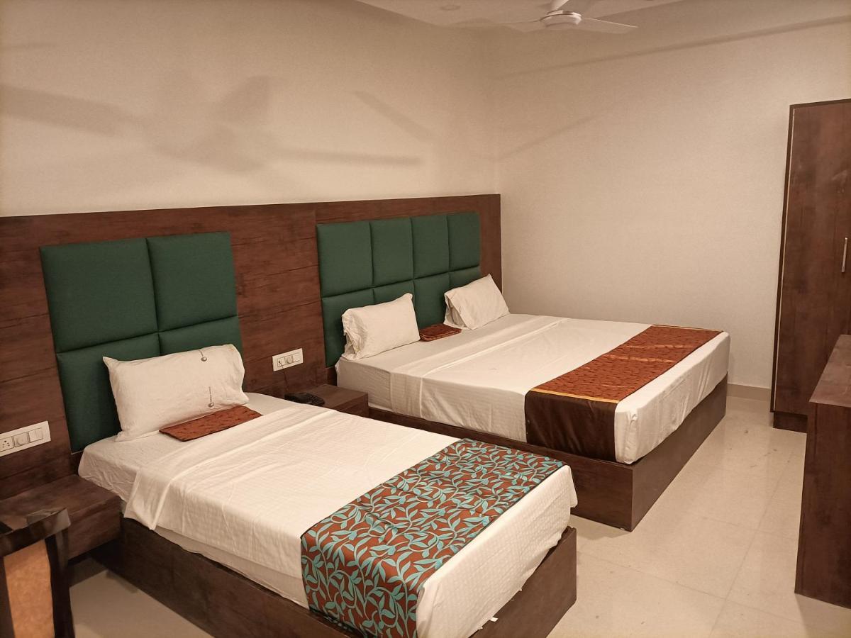 Hotel Tark Inn Near Igi Airport Нью-Дели Экстерьер фото