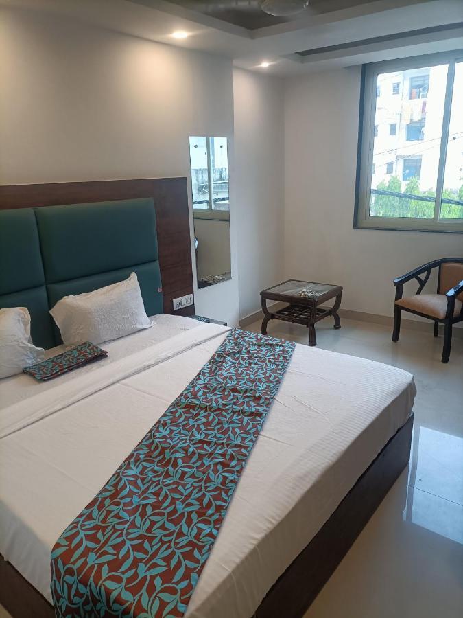 Hotel Tark Inn Near Igi Airport Нью-Дели Экстерьер фото