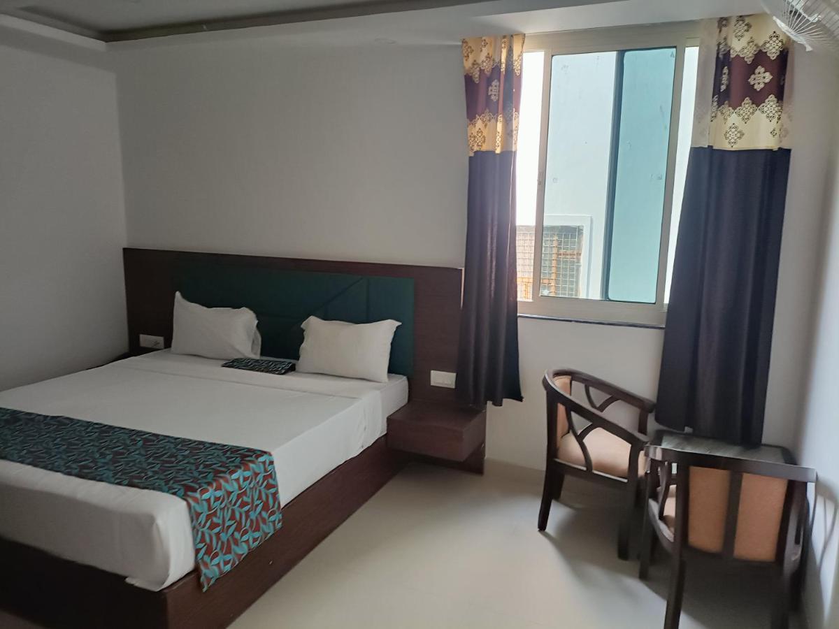 Hotel Tark Inn Near Igi Airport Нью-Дели Экстерьер фото