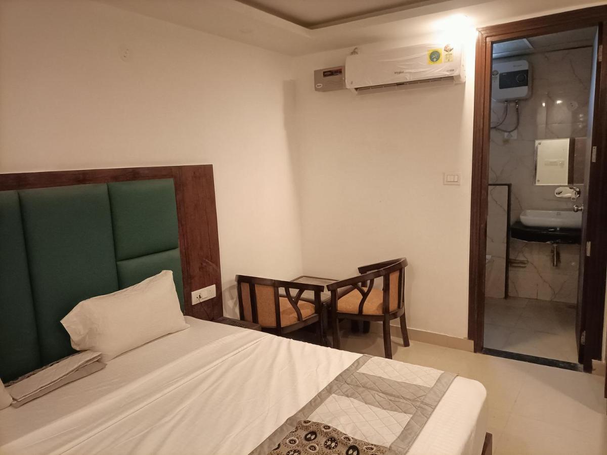 Hotel Tark Inn Near Igi Airport Нью-Дели Экстерьер фото
