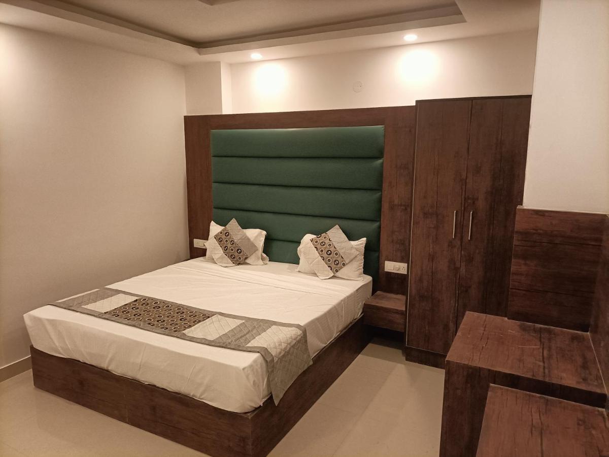 Hotel Tark Inn Near Igi Airport Нью-Дели Экстерьер фото