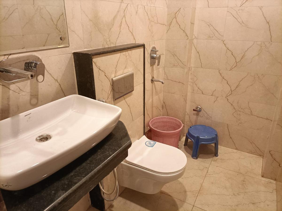Hotel Tark Inn Near Igi Airport Нью-Дели Экстерьер фото