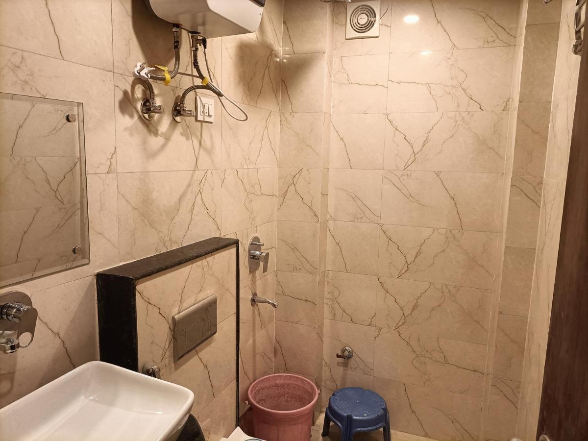 Hotel Tark Inn Near Igi Airport Нью-Дели Экстерьер фото