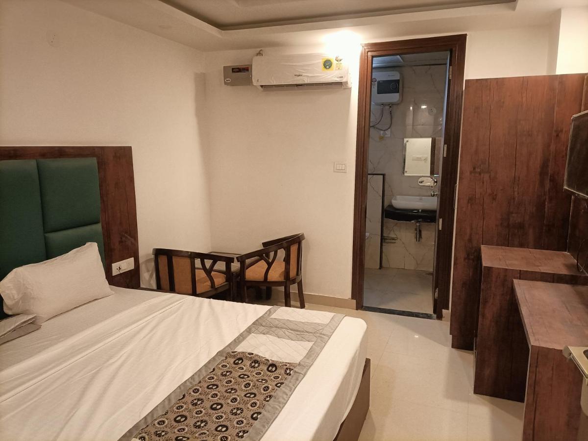 Hotel Tark Inn Near Igi Airport Нью-Дели Экстерьер фото