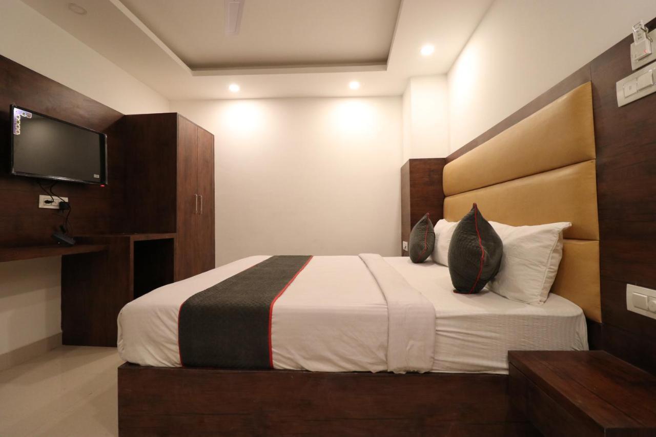 Hotel Tark Inn Near Igi Airport Нью-Дели Экстерьер фото