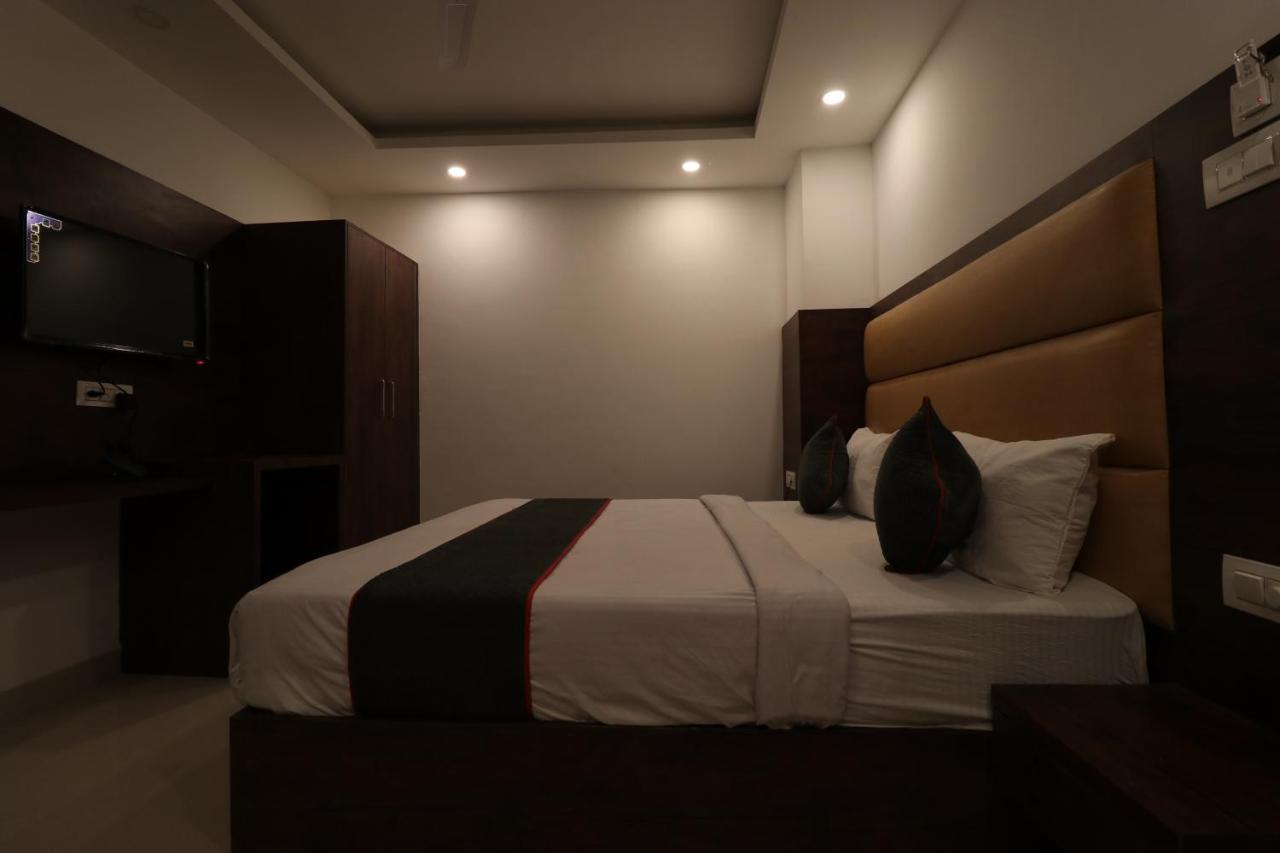 Hotel Tark Inn Near Igi Airport Нью-Дели Экстерьер фото
